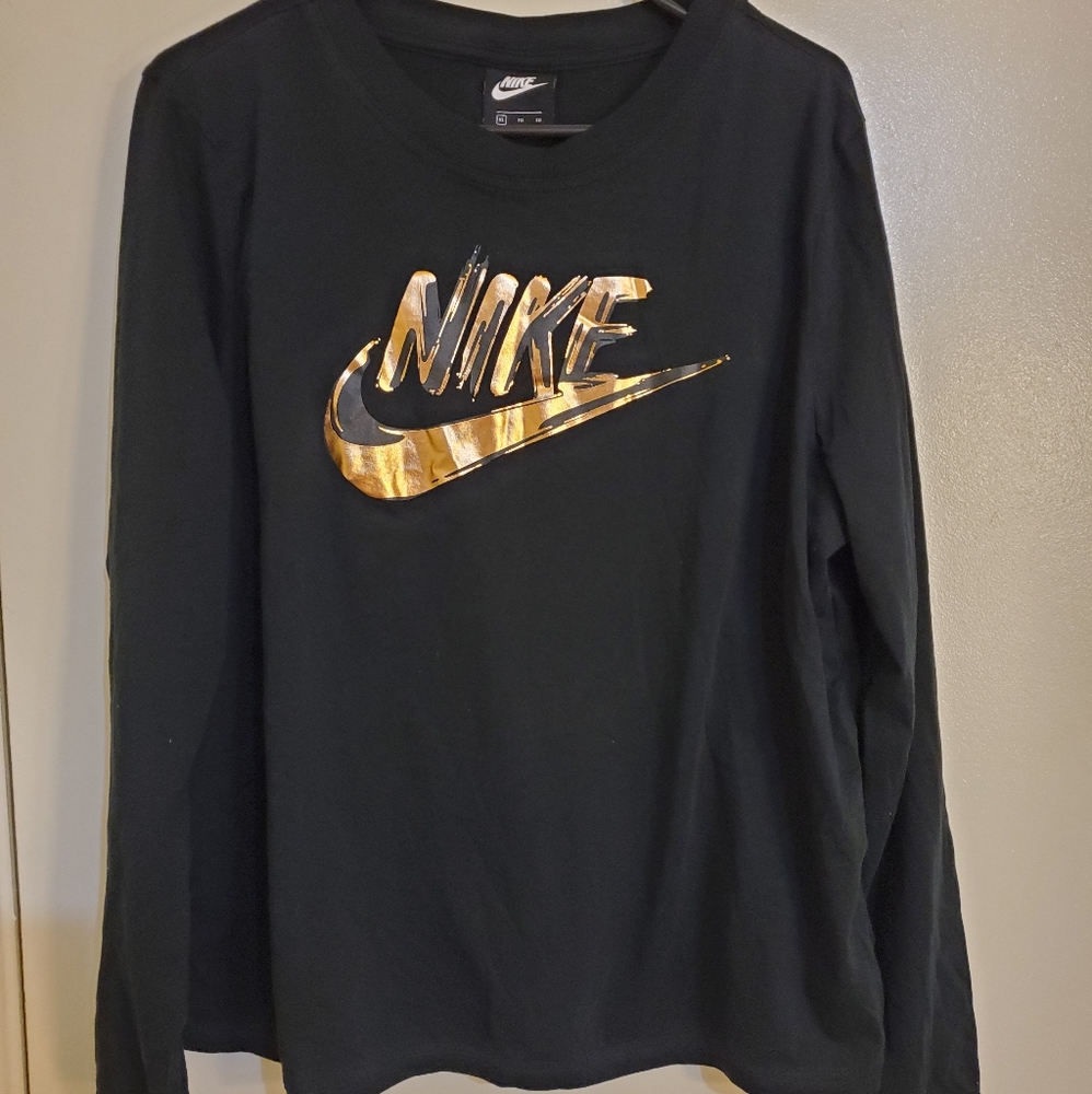 XL Women's Nike Long Sleeve T-Shirt